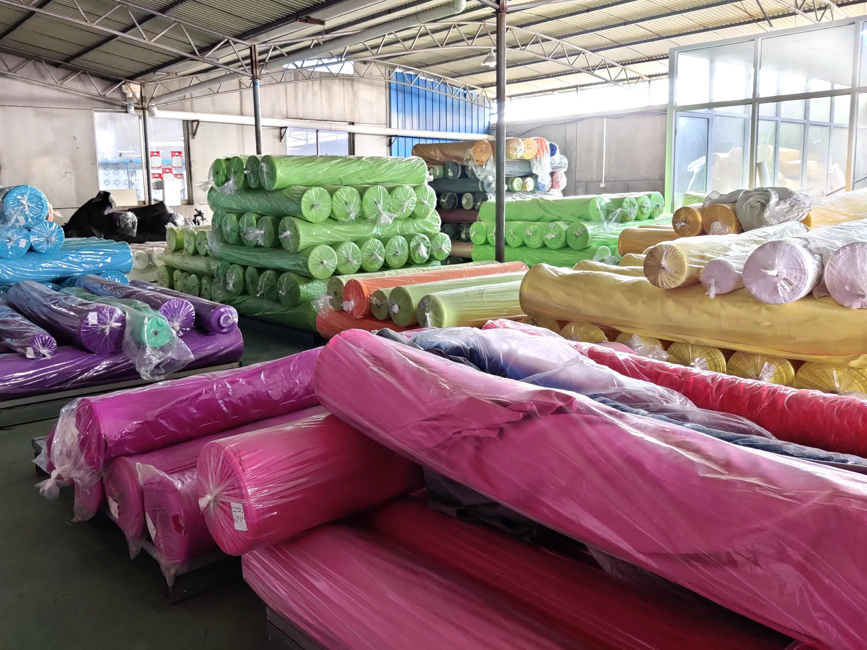 Huge dyed microfiber fabric stock